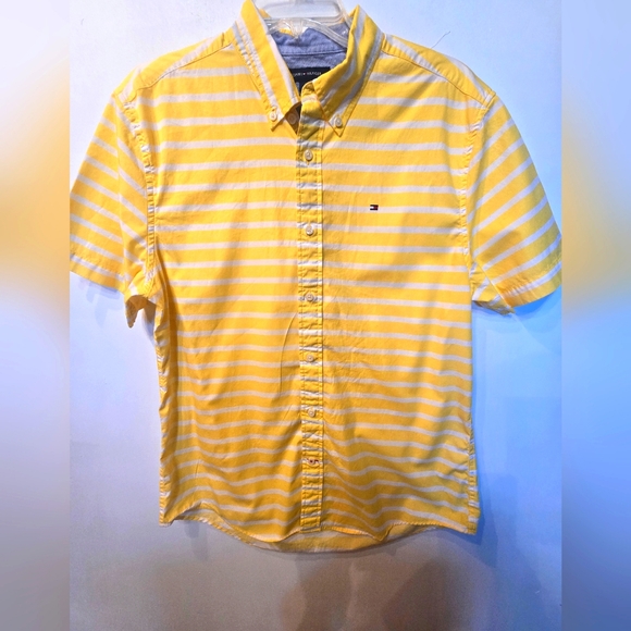 Tommy Hilfiger Other - TOMMY HILFIGER Mens Custom Fit Short sleeve shirt. Size M